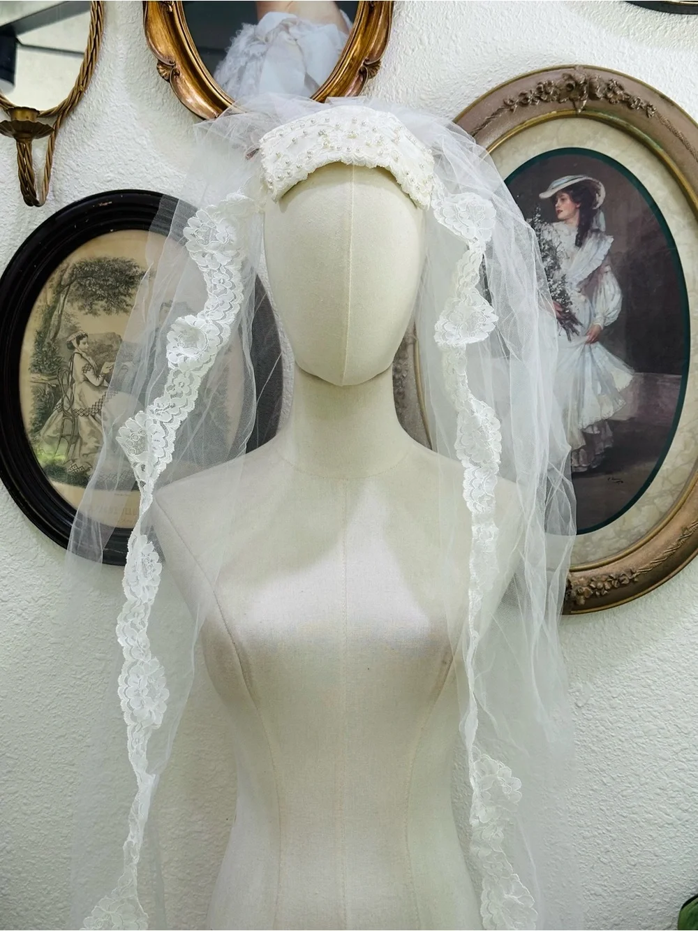 Classic White Lace Bridal Veil with Scalloped Edging